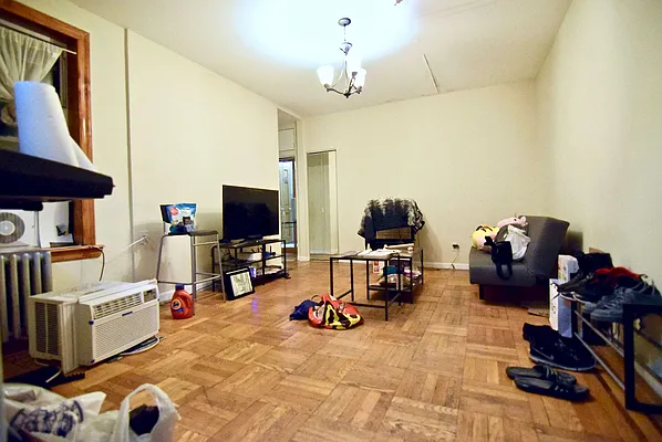 Rented by Safdie Realty Group | media 1