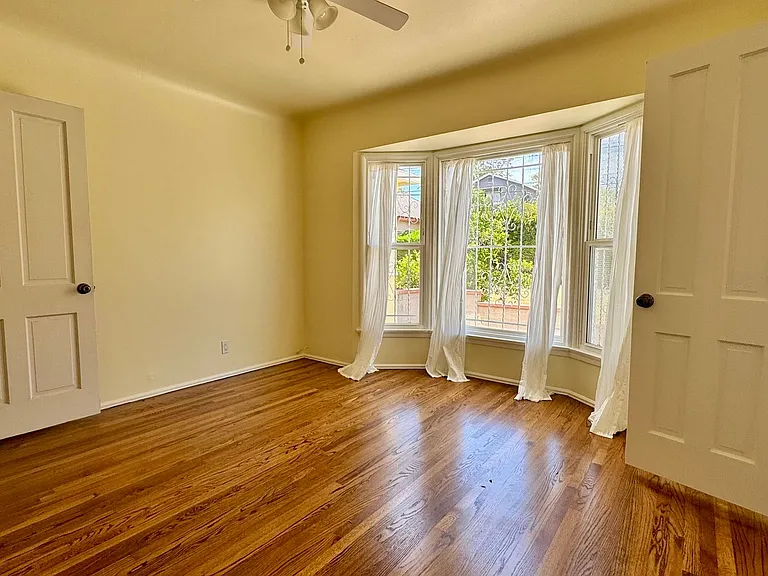 3513 S Sycamore Ave — Photo 30