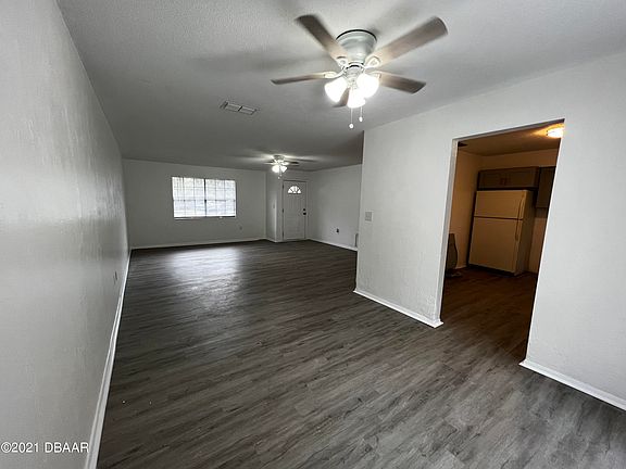 5th image of 300 Hopkins Ave #A