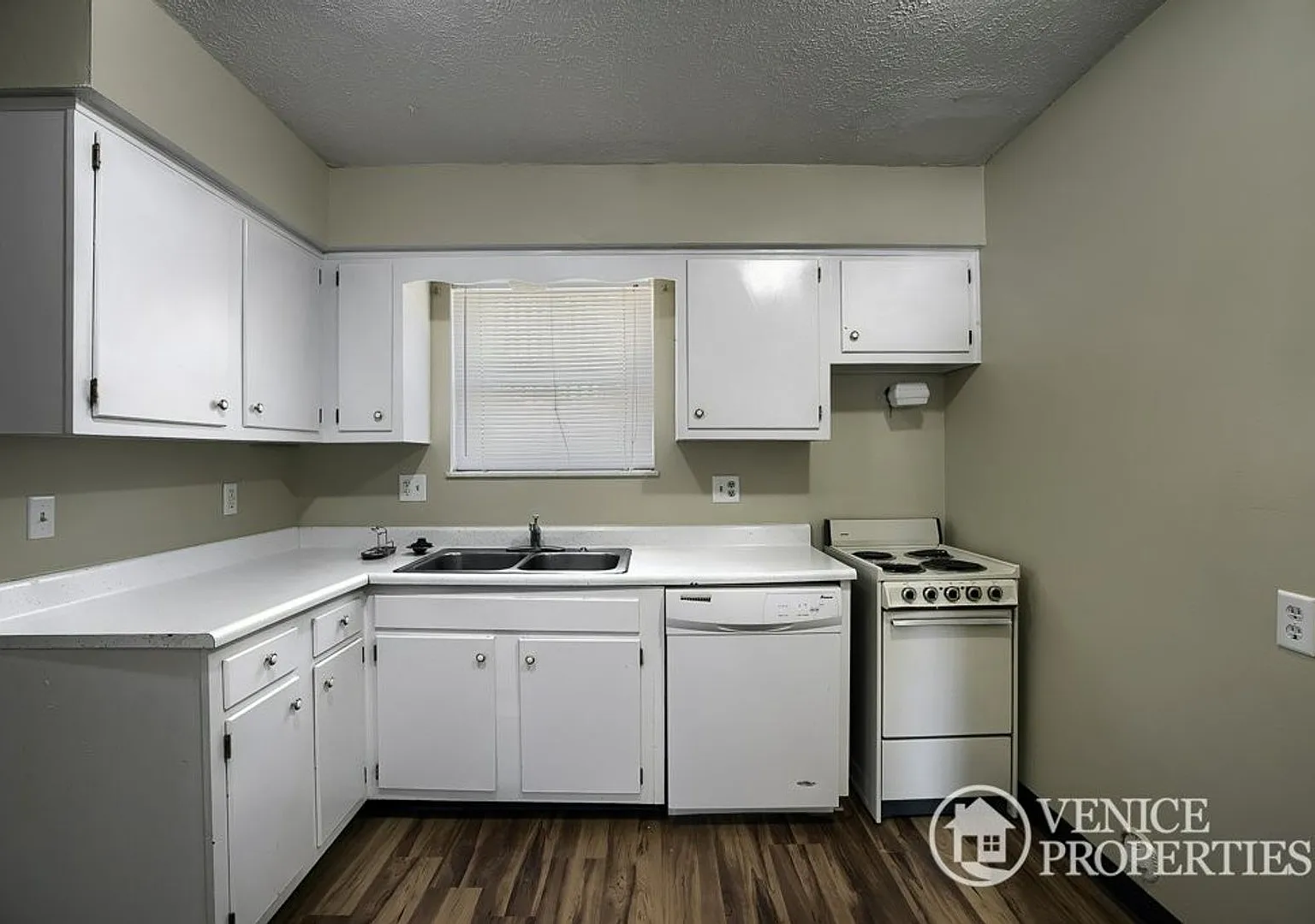 2 Bedroom On OSU Campus — Photo 4