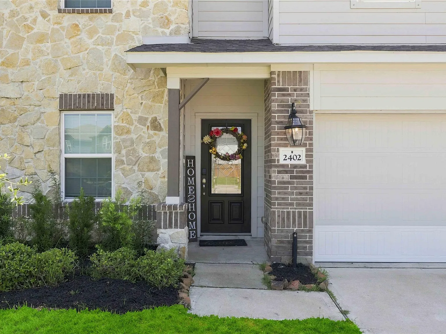 4 bed, 3.5 bath, 2890 sqft, $2,999 — Photo 2
