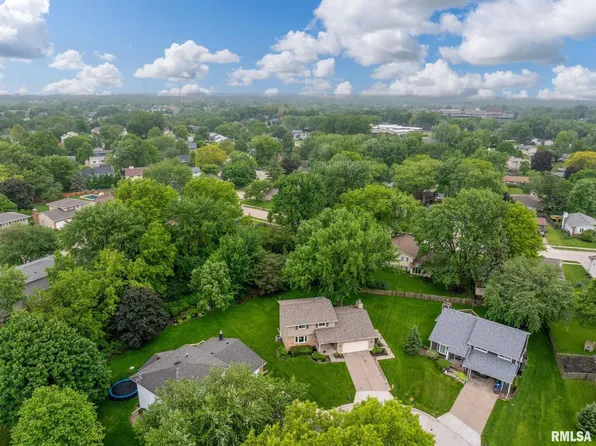 2525 Eastberry Ct, Bettendorf, IA 52722
