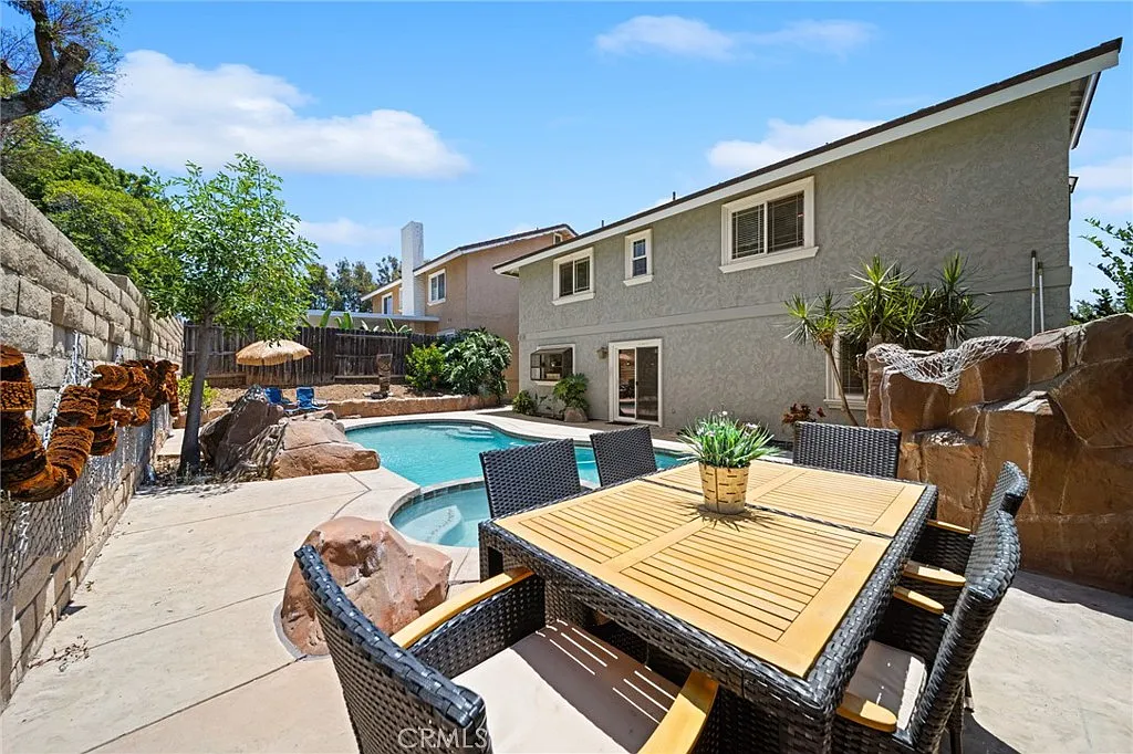 4 bed, 3.5 bath, 2398 sqft, $6,500 — Photo 2