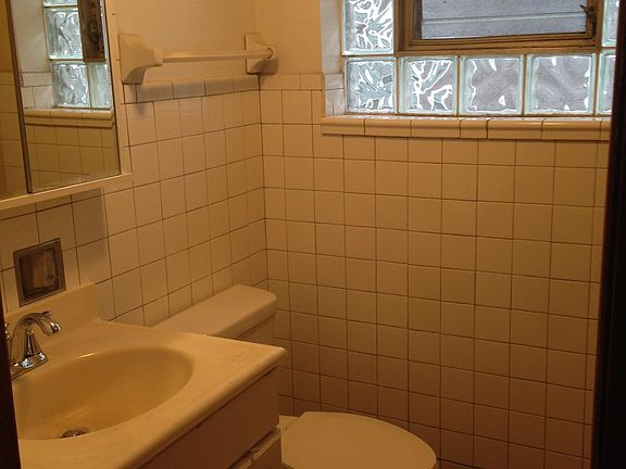 5th image of 820 S 11th Ave
