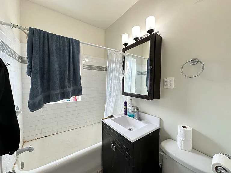 3817.5 N Greenview Ave #W3 — Photo 18