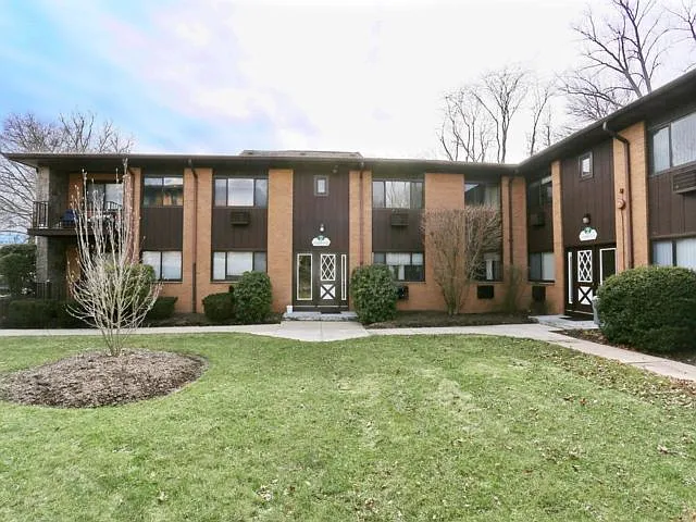 Building Photo - 2 W Lawrence Park Dr #8