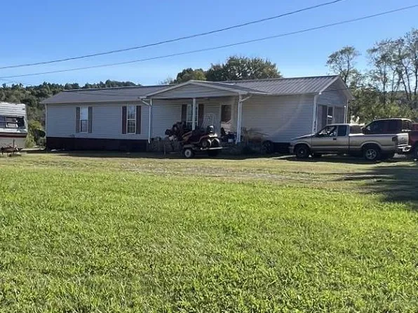 214 Old Hillcrest Dr, Byrdstown, TN 38549