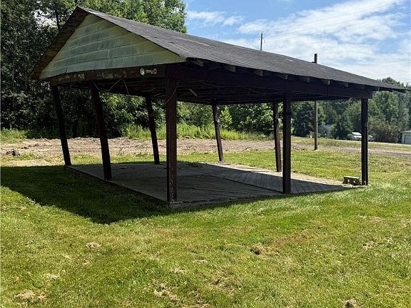 4th image of 4552 Maple Dr