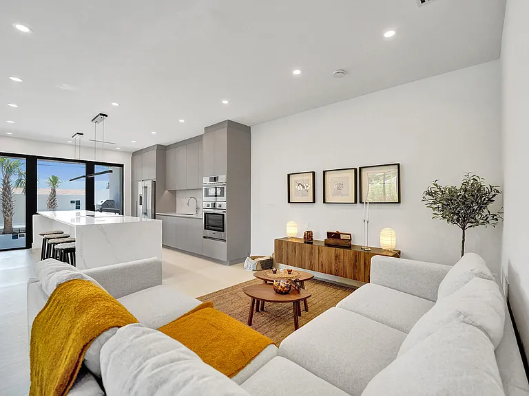 1527 NE 15th Ave — Photo 8