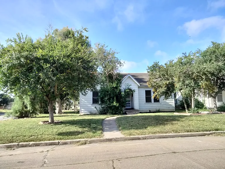 529 E Huisache Ave — Photo 18