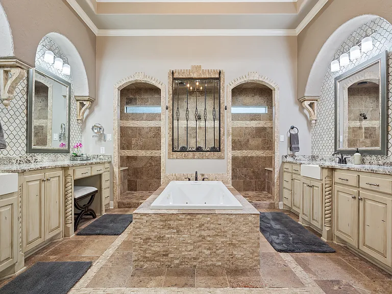 8464 Spicewood Springs Rd — Photo 5