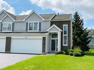 701 Savannah Ln, Crystal Lake, IL 60014
