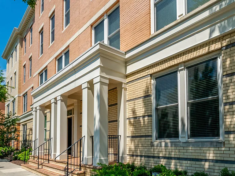 Front view of 2209 Richmond Unit 101.