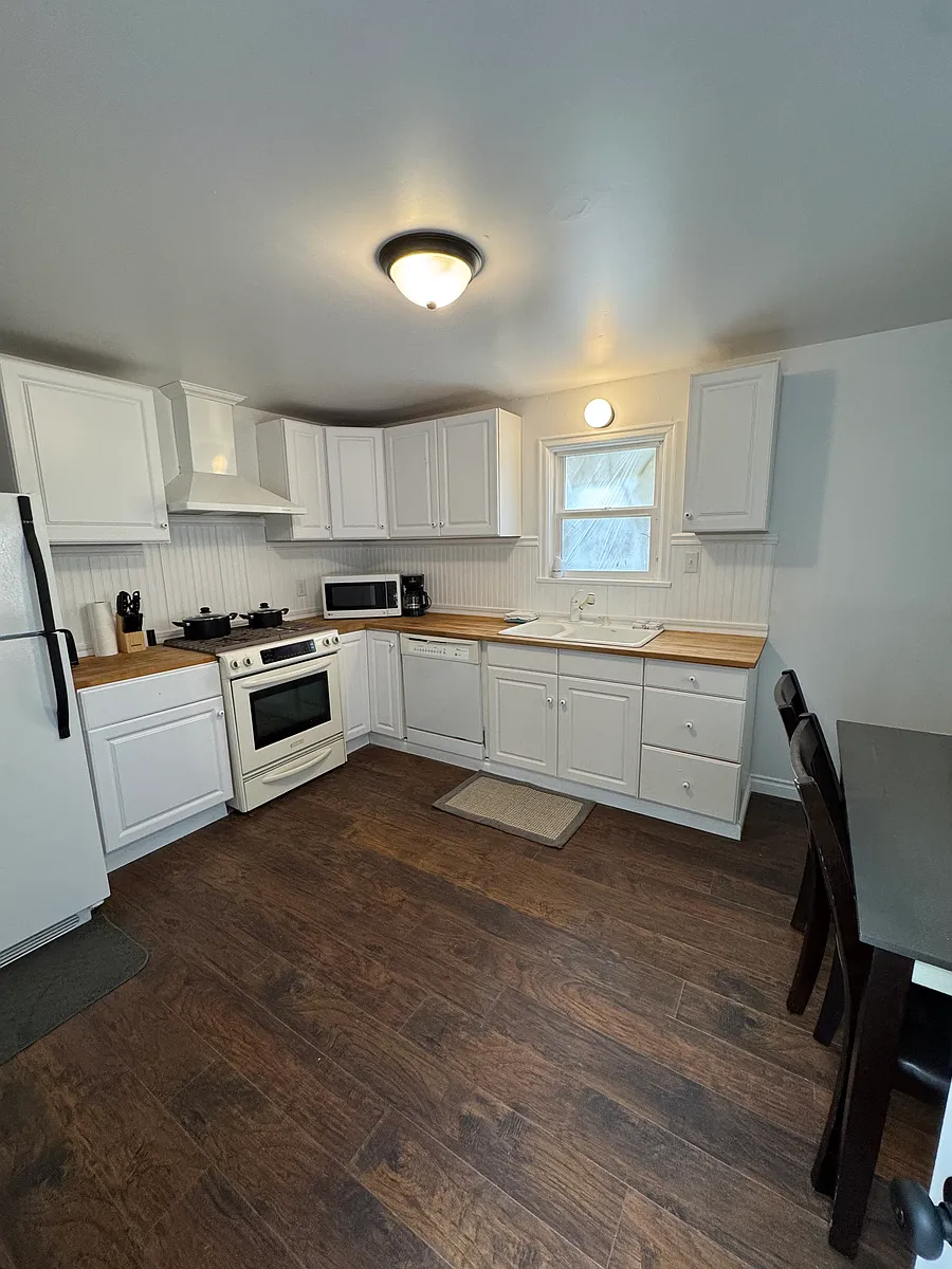 Building Photo - 401 W 12th Ave #A