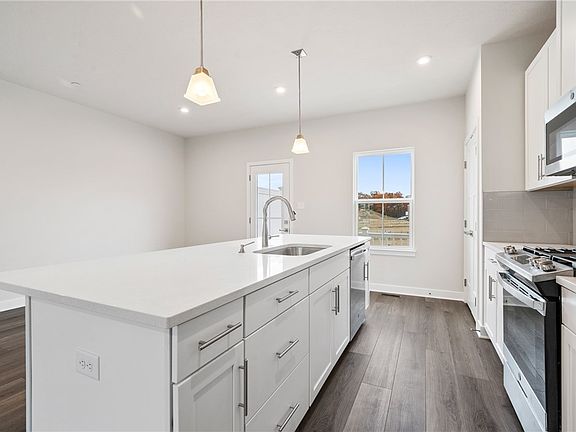 3rd image of 312 Abacot Way