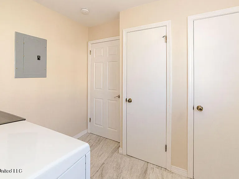 114 Menge Ave — Photo 27