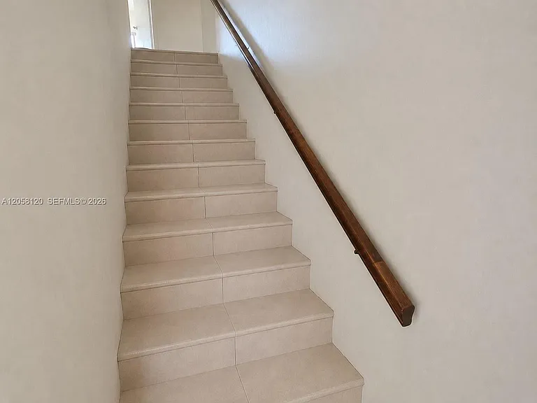 932 W 80th Pl — Photo 7