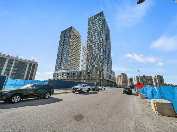498 Caldari Rd #932, Vaughan, ON L4K 4G3