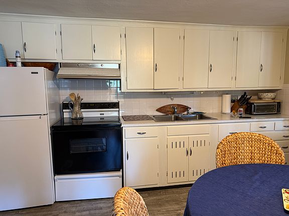 4th image of 64 Lyman St #2L