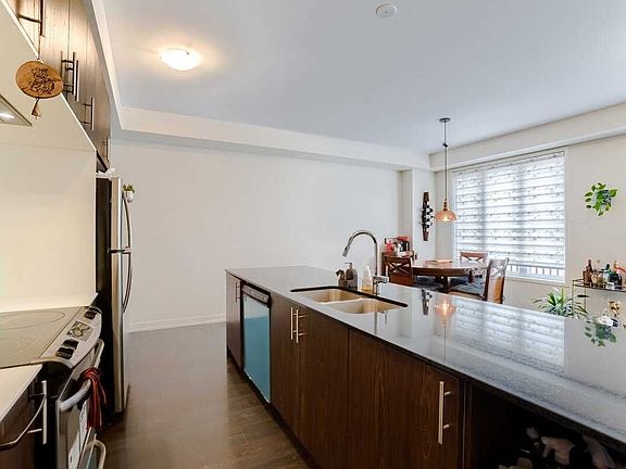 3rd image of 3154 Mintwood Cir