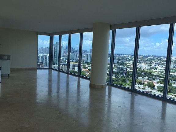 3rd image of 601 NE 36th St APT 3101