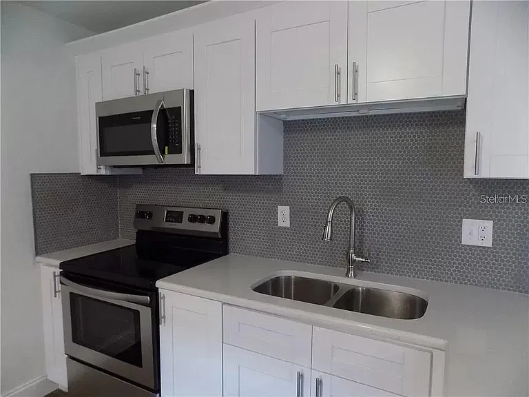 4733 W Wallace Ave — Photo 6
