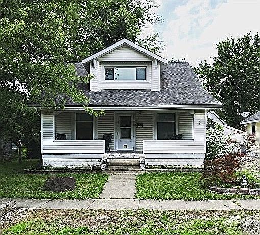 2nd image of 210 W 7th St