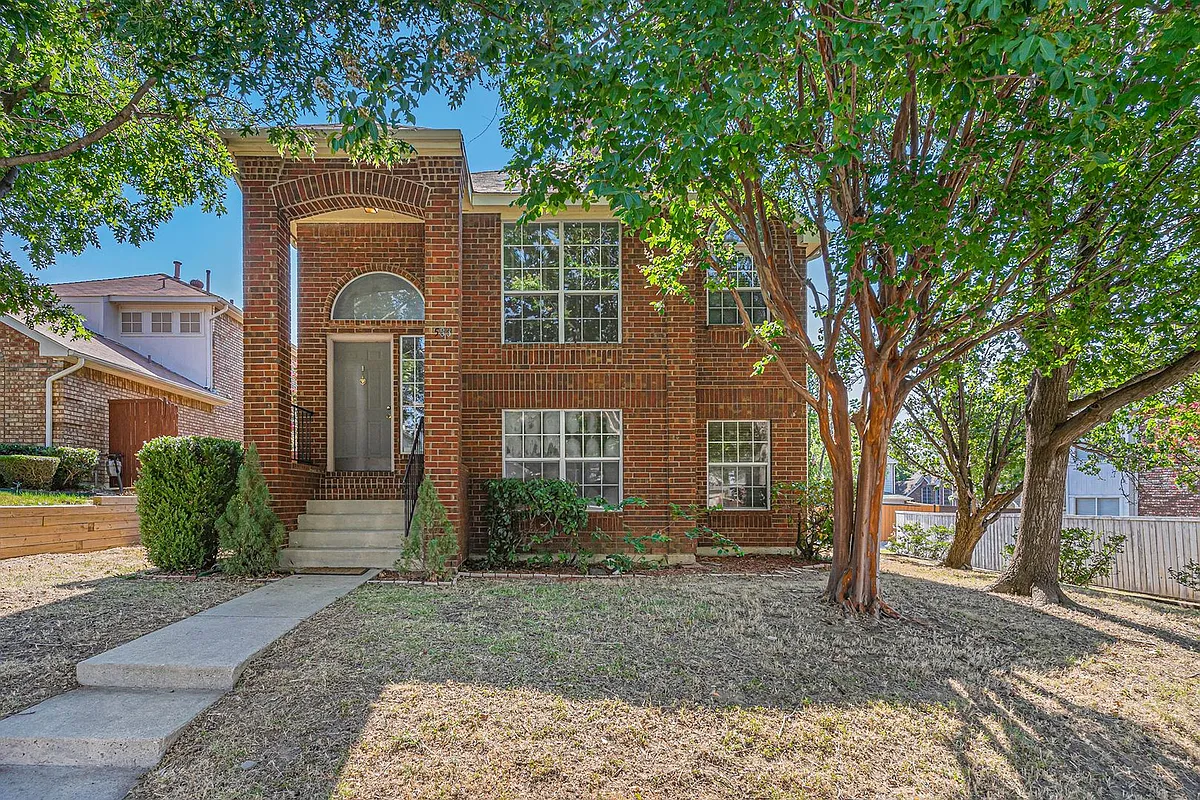 Photo 1 of 24 - 588 Lake Forest Dr - Coppell, TX Primary Photo - 588 Lake Forest Dr