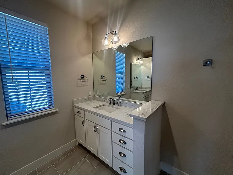 1713 Fabian Dr — Photo 15