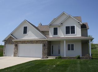 5 Blackstone Ct, Le Claire, IA 52753