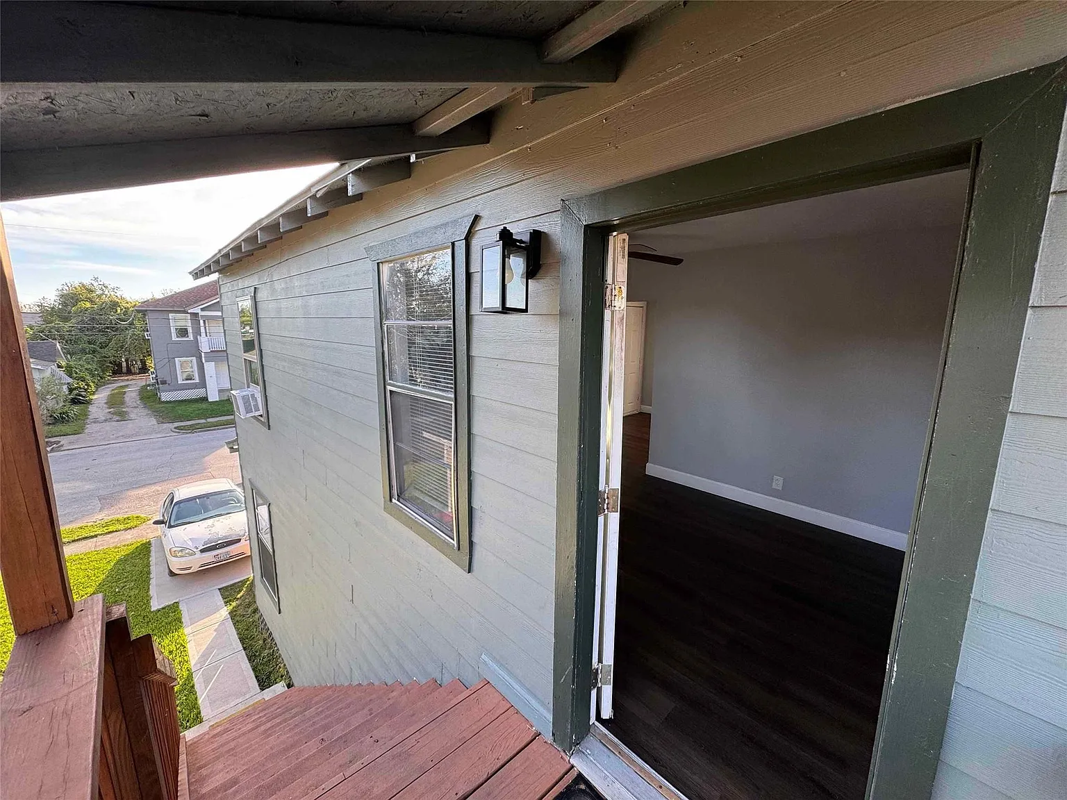 2 bed, 1.0 bath, $1,100 — Photo 4