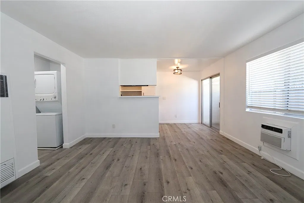3 bed, 1073 sqft, $2,995 — Photo 4