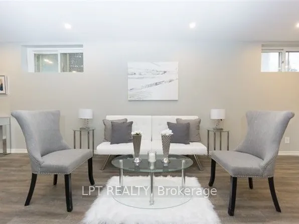 358 Adelaide Ave S, Oshawa, ON L1G 2A1