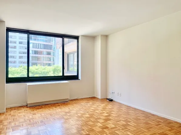200 Rector Pl APT 3S, New York, NY 10280