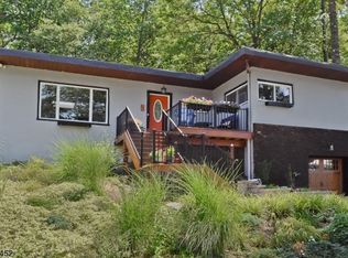 17 N Lake Shore Dr, Rockaway, NJ 07866