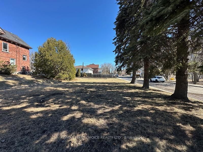 1st image of 372 Red River Rd