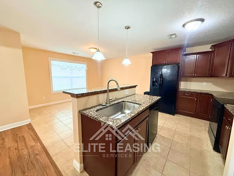 4334 NW 53rd Ter — Photo 4