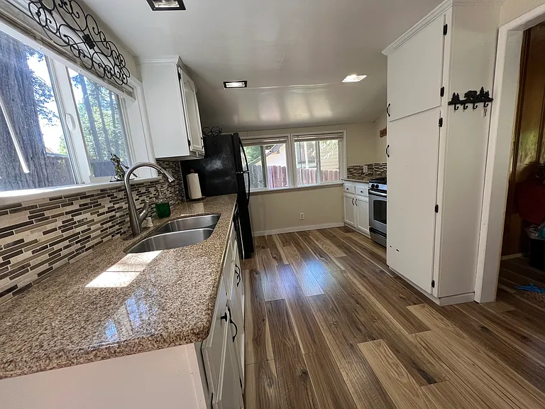 689 Knoll Dr — Photo 21
