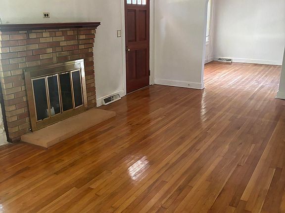 4th image of 263 Baker Cir