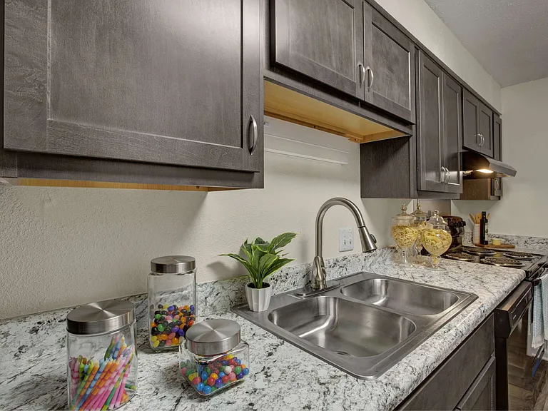 Lacota Apartments — Photo 40