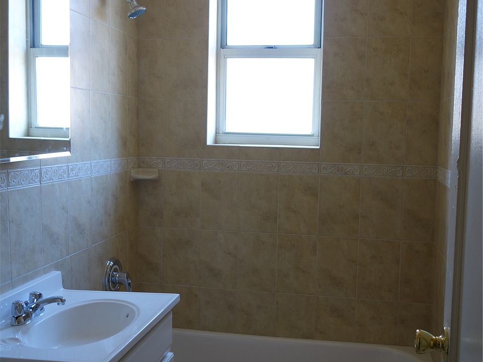 2nd image of 2632 W 2nd St APT 5J