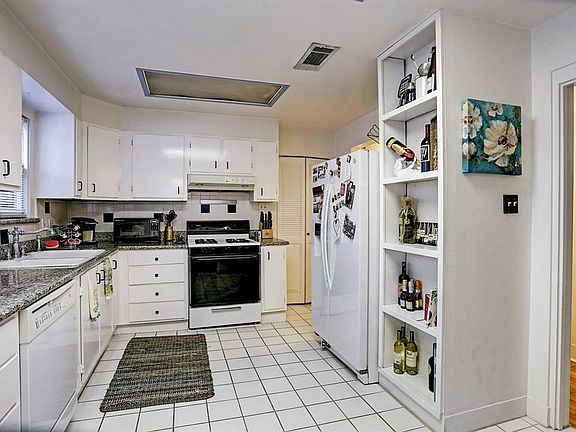 3rd image of 2202 Huldy St APT 4