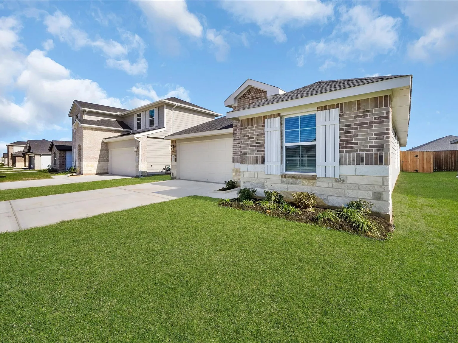 3 bed, 2.0 bath, 1595 sqft, $2,000 — Photo 2