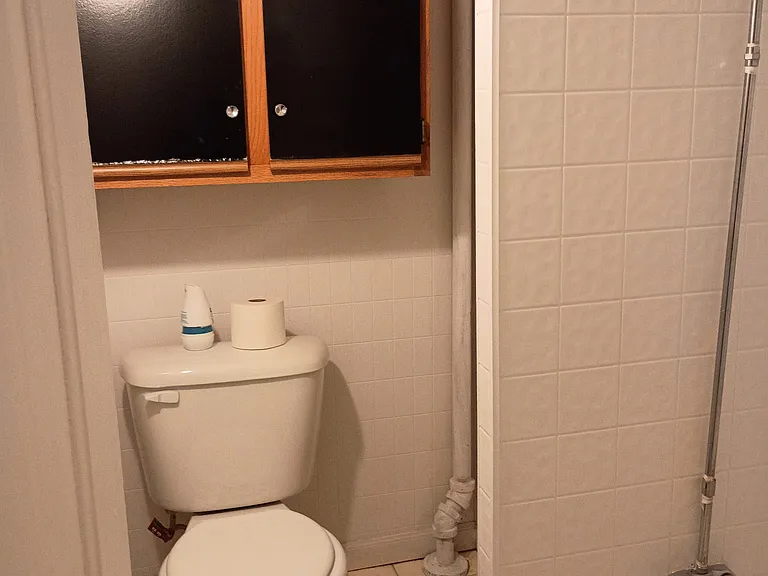 907 Brock St — Photo 3