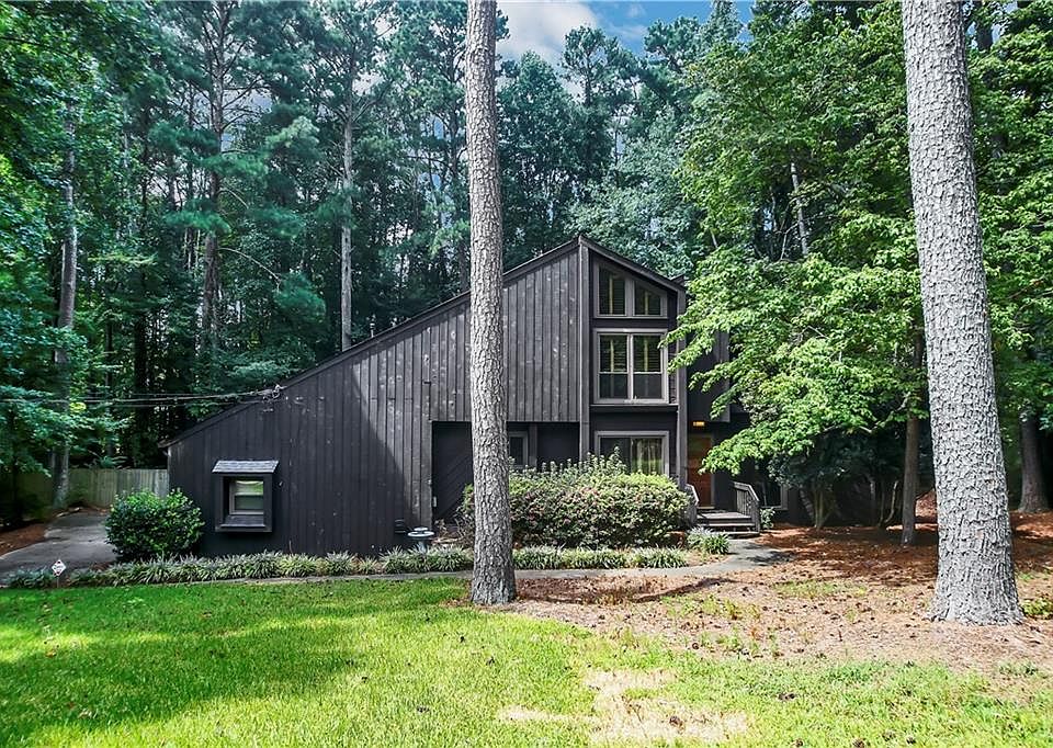 1st image of 210 Hollyberry Ln