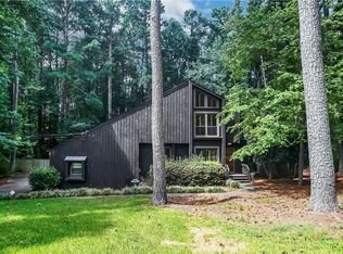 210 Hollyberry Ln, Roswell, GA 30076