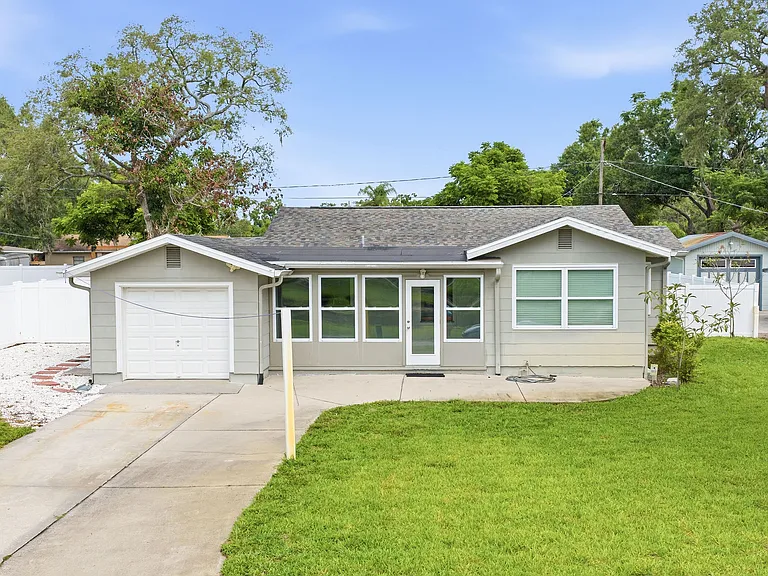 1307 Saint Andrews Dr — Photo 1