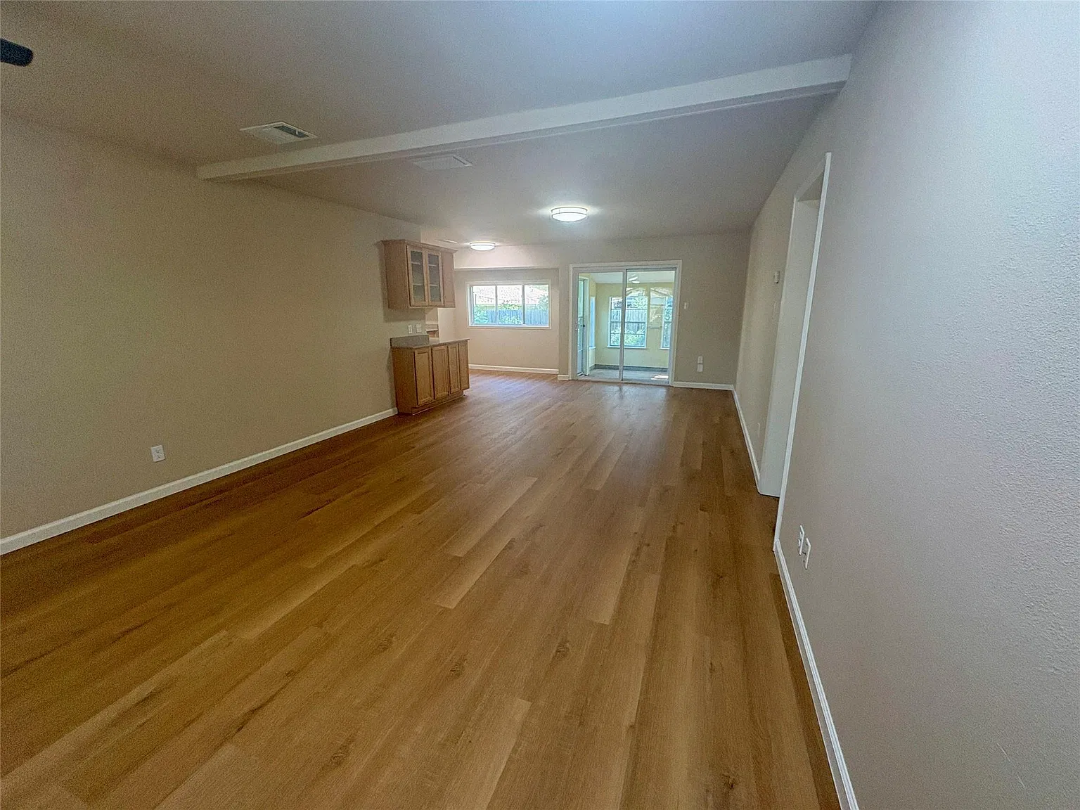 4 bed, 2.0 bath, 1354 sqft, $2,600 — Photo 2