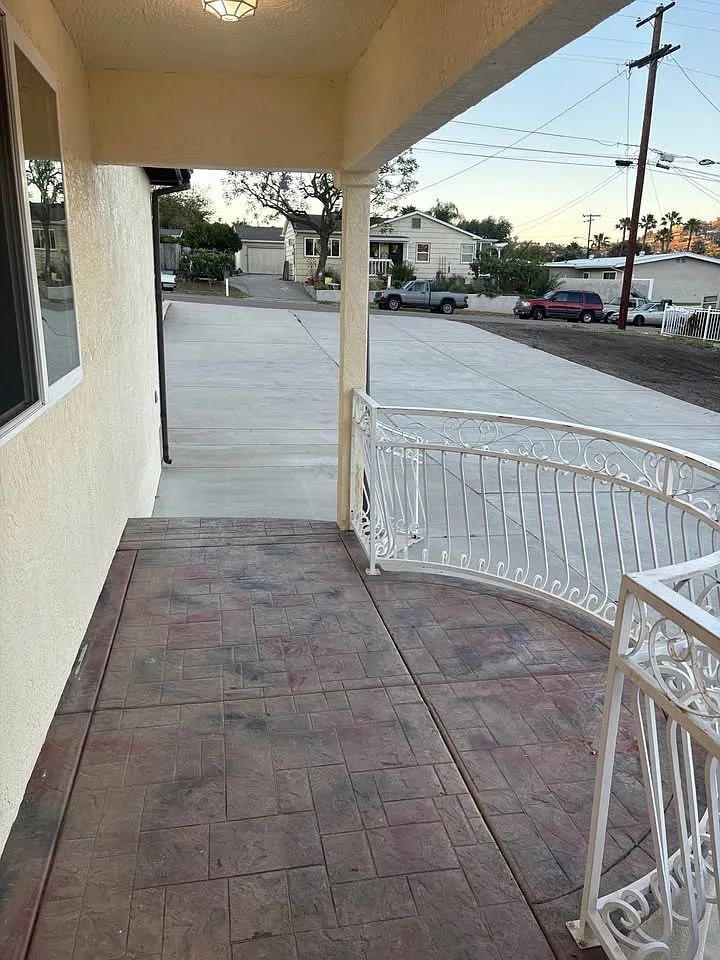 Building Photo - 8825 Kenwood Dr #2