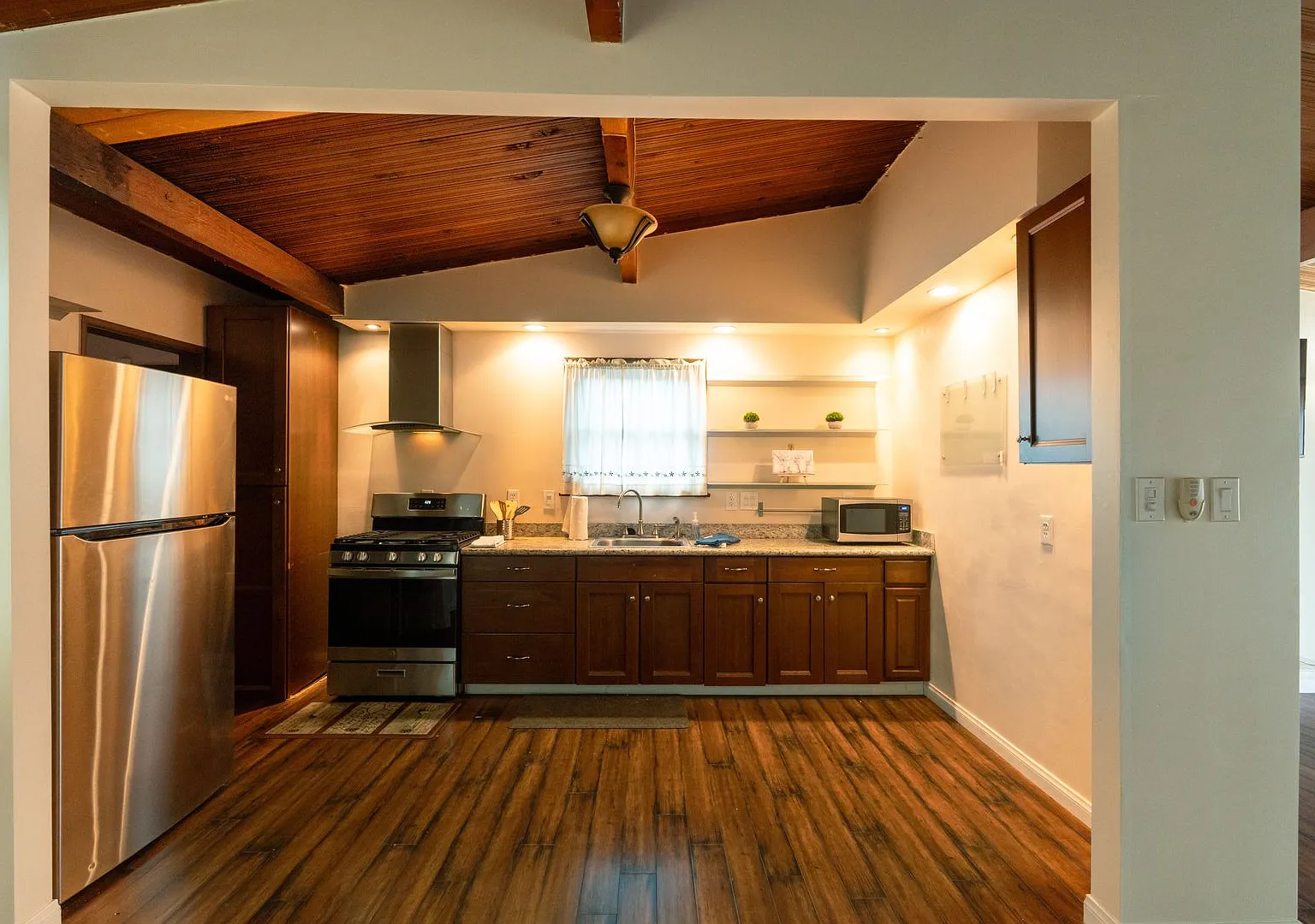 Beautiful & Spacious 3Bedroom / 1.5Bath in West Covina — Photo 3